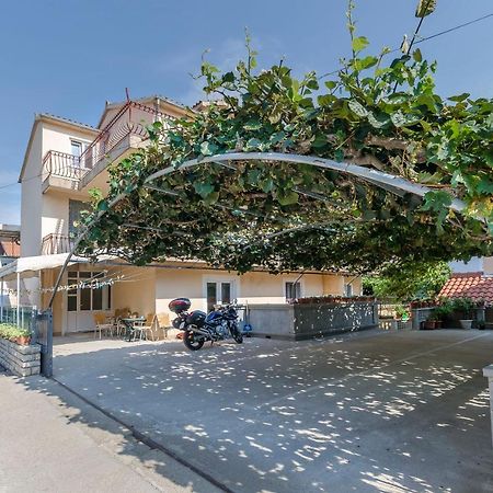 Apartments Mira I Vodice Eksteriør bilde
