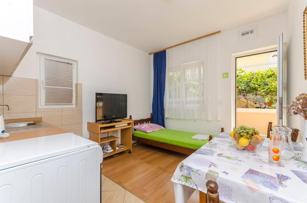Apartments Mira I Vodice Eksteriør bilde