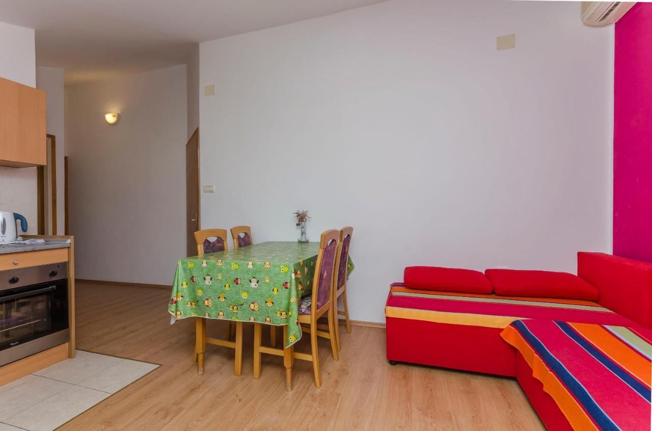 Apartments Mira I Vodice Eksteriør bilde